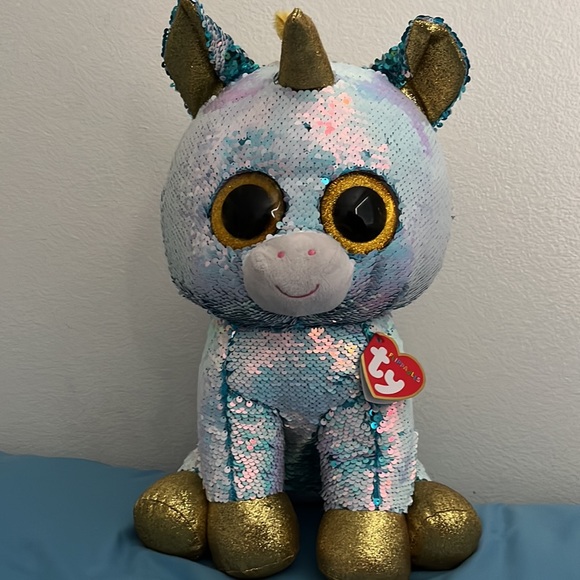 Dazzle - Picture 2 of 5